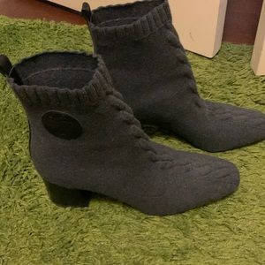 Woman Hermes’ heels boot